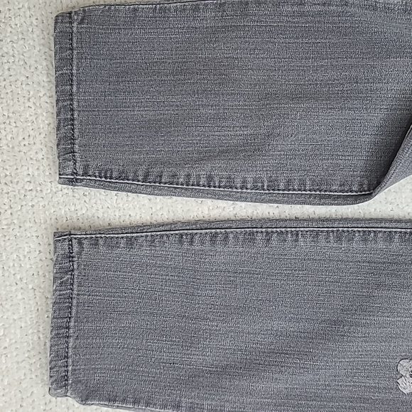 Artisan NY Embroidered Flower High-Rise Skinny Crop Ankle Jeans in Gray & Pink - Picture 17 of 17